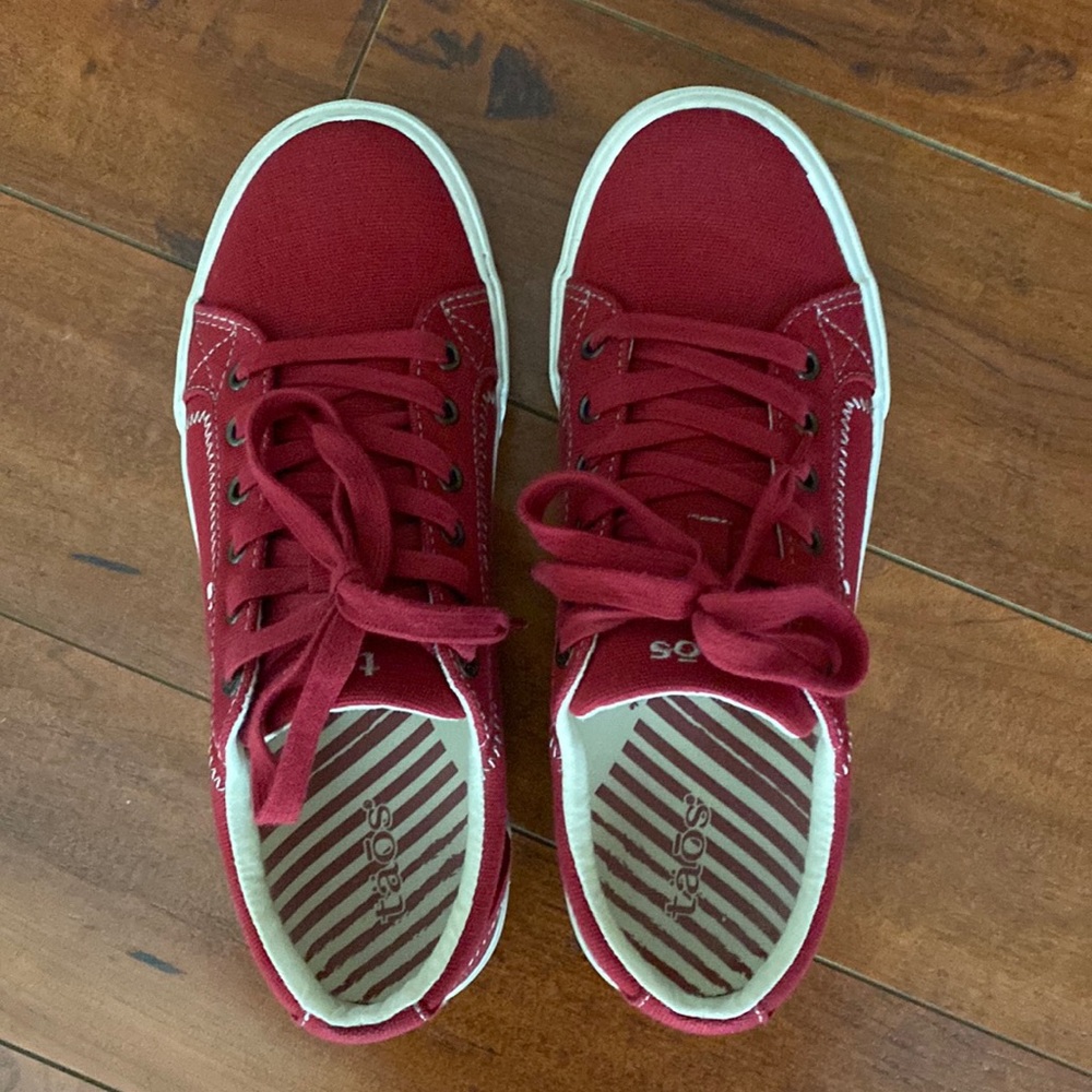 Taos Footwear Red Flats